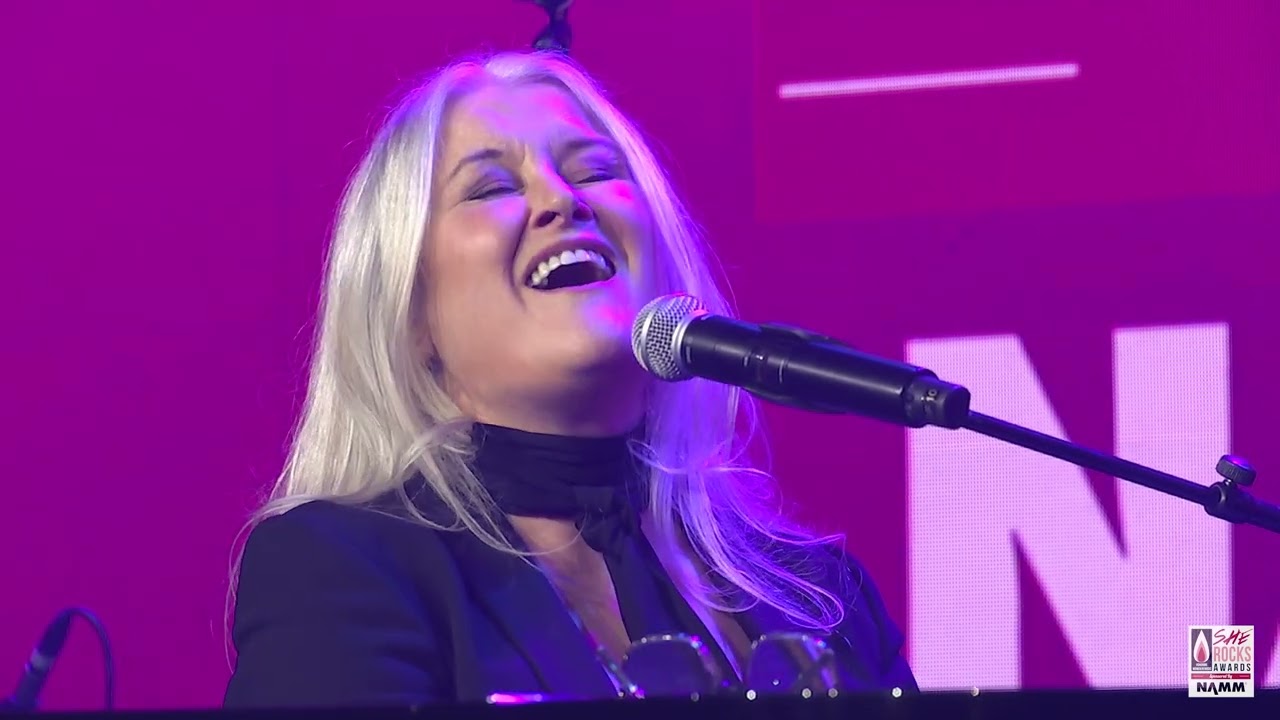 Paula Cole on stage